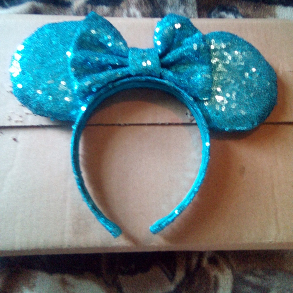 Blue Minnie Mouse ears
